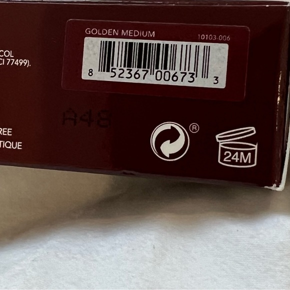 WANDER BEAUTY Flash Focus Hydrating Foundation Stick Golden Medium - Picture 6 of 7